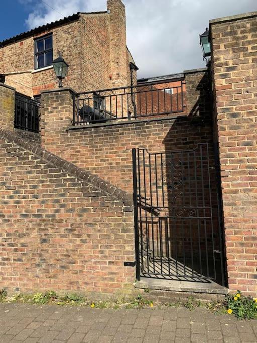 Central Ripon Apartment - View Of The Cathedral! Exterior foto